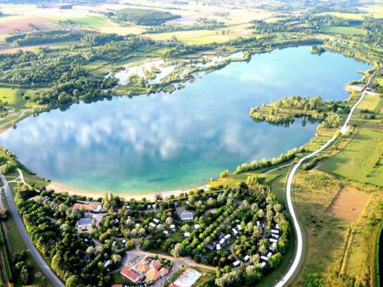 Komfort-Stellplatz 100 m² mit Kühlschrank + Strom + Wasser/Abwasser