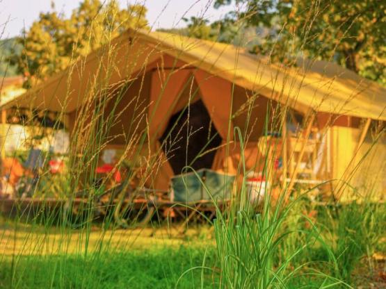 Kanadisches Zelt 25m² (2 Zimmer) + Terrasse (ohne Sanitäranlagen)