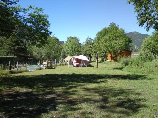 Stellplatz + Auto + Zelt - achtung, nur für 2 bis 4-Platz-Zelte!