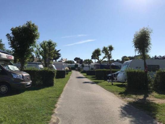 Pauschale : Stellplatz + 1 Auto + Strom