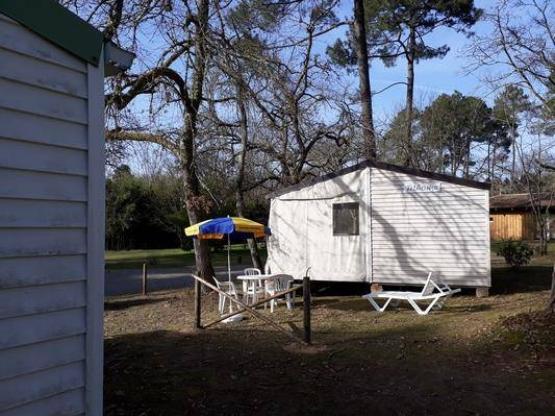 Mobilheim 2 Zimmer ohne sanitäre Anlagen 16m², ausgestattete Küche, überdachte Terrasse