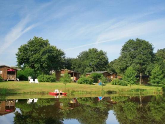 Emplacement 10A + eau+ égouts caravane et camping car