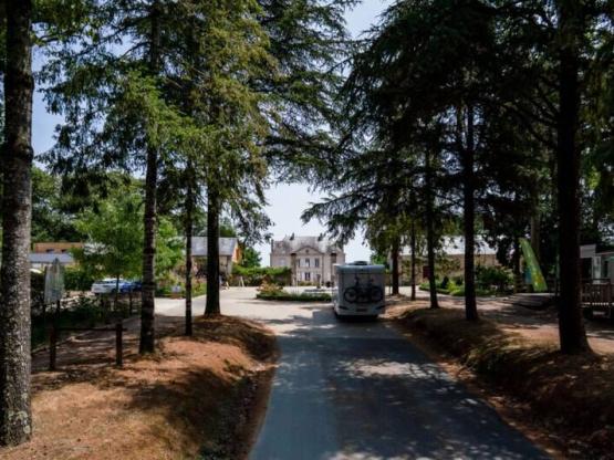 CORNER STELLPLÄTZE mit Elektrizität 16A + Abwasser-/ Fließwasseranschluss