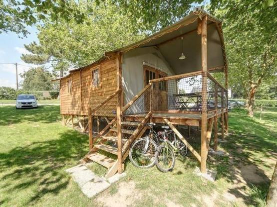 Hütte Lodge STANDARD 38m² (2 Schlafzimmer) überdachte Terrasse 8m²