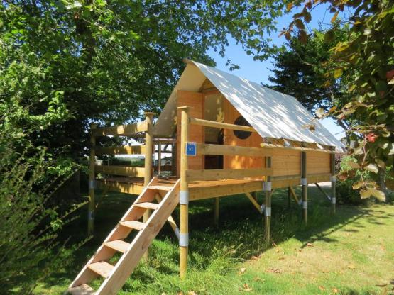 Mini kanadisches Zelt auf Pfählen STANDARD 8m² - Strom 10A  - 1 Zimmer + Terrasse - ohne sanitärauss