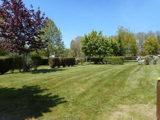 Stellplatz Castel Premium - Strom 20 A - Abwasser - Fließwasseranschluss - 099