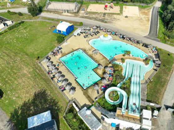 Standard Holz Mobilheim 24m² - 2 Schlafzimmer + TV + Integrierte Terrasse 7m²