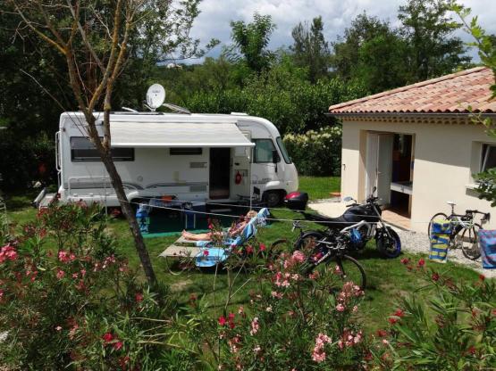Stellplatz 100 m² mit privatem Sanitär