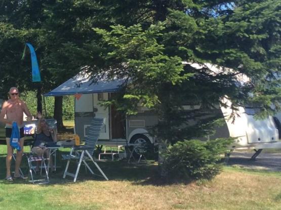 Pauschale: Stellplatz + Auto + Wohnwagen / Wohnmobil / zelt + Strom + Hund