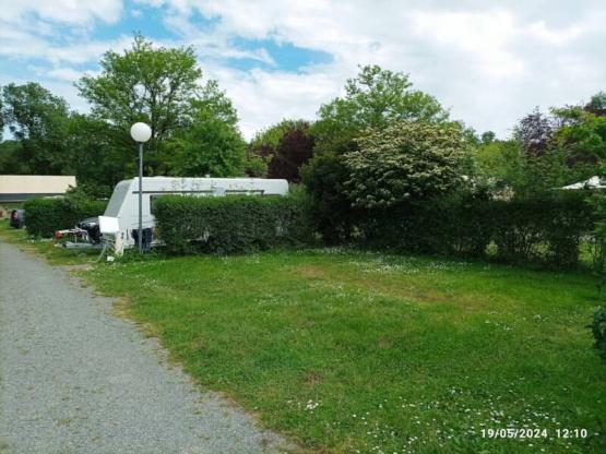 Stellplatz Confort (1 stellplatz / 1 Auto / Strom 10A)