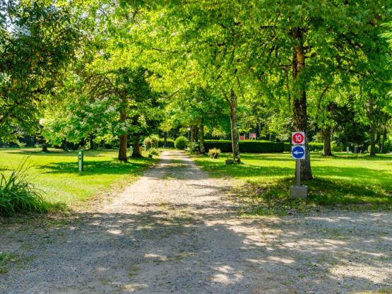 Parcela Nature (tienda, caravana, autocaravana / 1 coche)