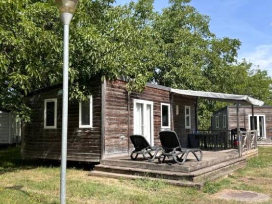 Mobil-Home Premium 30m² 2 Schlafzimmer + Terrasse + TV + KLIMATISIERUNG