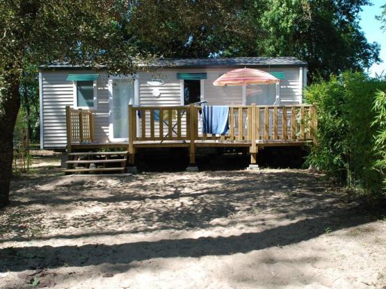 Mobilheim 3 Zimmer / teilweise überdachte Holzterrasse