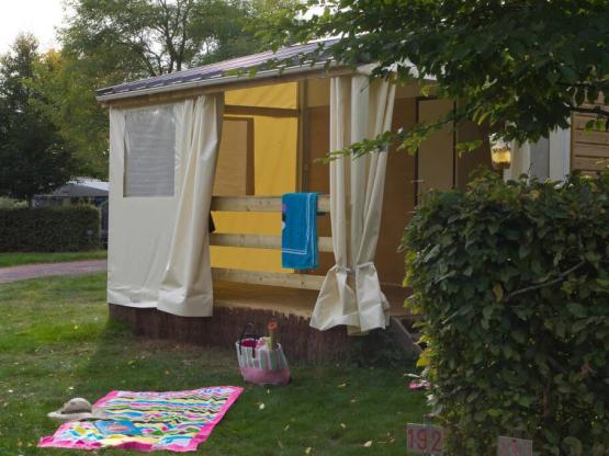 Cottage Toilé 21m² sin sanitarios 1 habitación con cama doble, 1 habitación con 3 camas individuales (1 en litera)