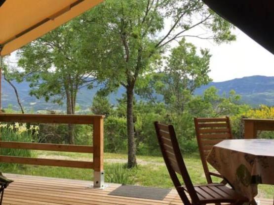 Zelt Confort "Lodge" 30m² - 2 Zimmer - ohne Sanitäranlagen - überdachte Terrasse