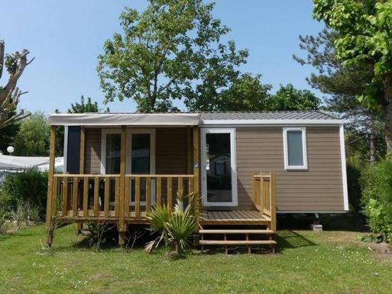 Mobilheim Confort 27m² - 2 Schlafzimmer + Halbüberdachte Terrasse + TV