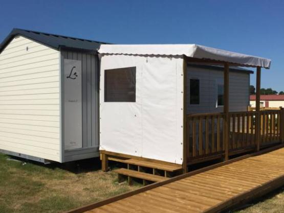 Mobilheim 2 Zimmer, Halbüberdachte Terrasse