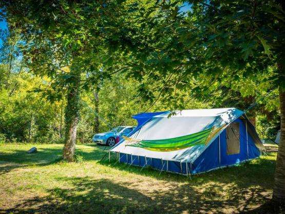 Ready to Camp-Paket: Zelt ausgestattet mit Strom