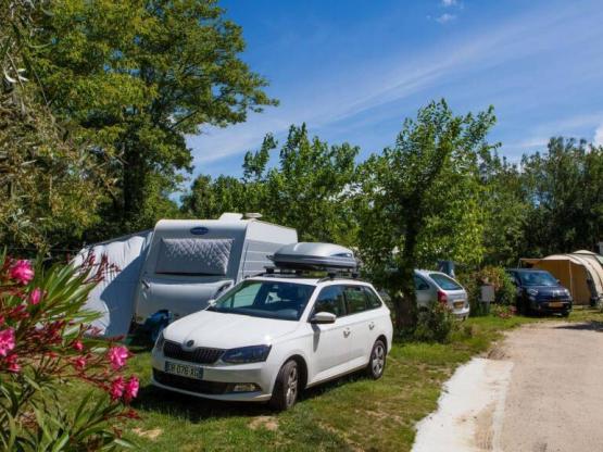 Stellplatz 100 m² mit privatem Sanitär
