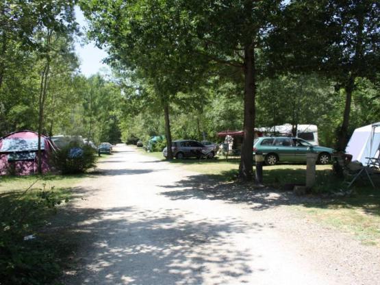 Stellplatz: Auto + Zelt oder Wohnwagen + Strom