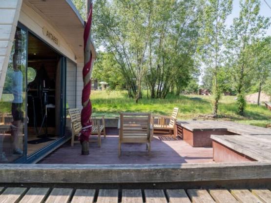 Toue cabanée festgemacht