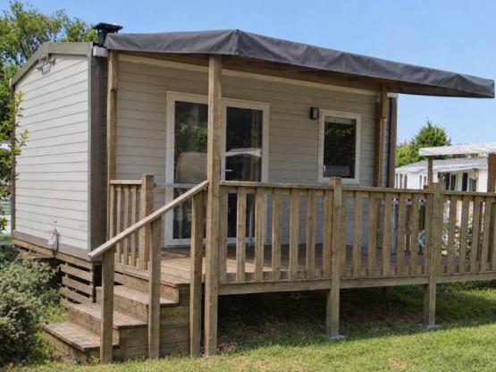 2027 – Mobilheim 18 m² + überdachte Holzterrasse 8 m²