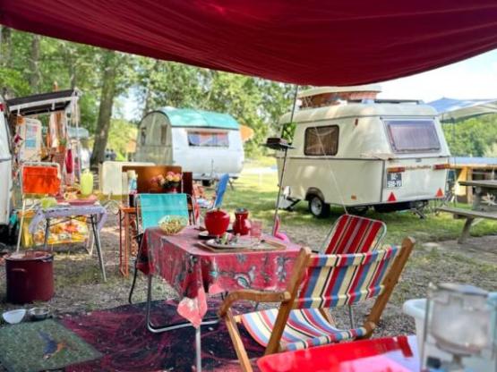 Lage und 1/2 Personen + 1 Zelt oder Wohnwagen und ein Fahrzeug oder Wohnmobil nur.