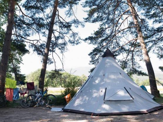 FORFAIT Stellplatz PREMIUM (Aussicht Felder), persons und elektrizität als Option zu reservieren