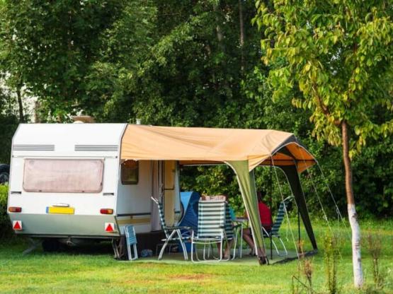 Stellplatz : Auto + Zelt oder Wohnwagen oder Wohnmobil