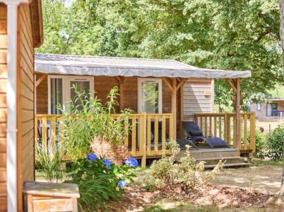 Premium Mobilheim 36m² 4/6 p. (2 Zimmer + 2 Badezimmer) - teilweise überdachte Terrasse