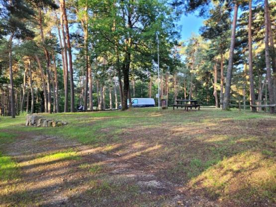 Stellplatz : wohnwagen, zelt, wohnmobil