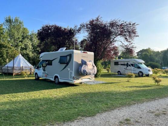 STELLPLATZ für Wohnwagen – Wohnmobil ODER Van ohne Stromanschluss