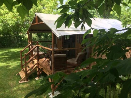 Lodge Flussblick (2 Zimmer) + überdachte Terrasse