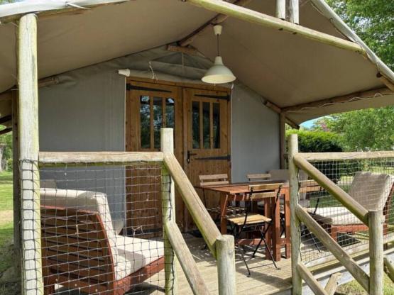 Lodge Flussblick (2 Zimmer) + überdachte Terrasse