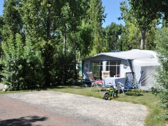 Pitches Tourisme Espace 120m² + 4 ampères included (supplément pour 8 A ou 13 A)