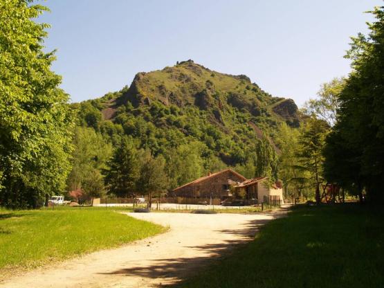 Stellplatz mit Strom 100m² für Wohnwagen und Wohnmobil
