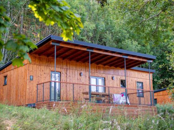 Lodge 39m² Premium (3 Zimmer) überdachte Terrasse + TV + Spüllmachine