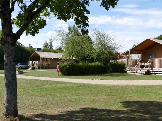 Lodge Hölzerner überdachte - mit Sanitäranlagen 4 pers.