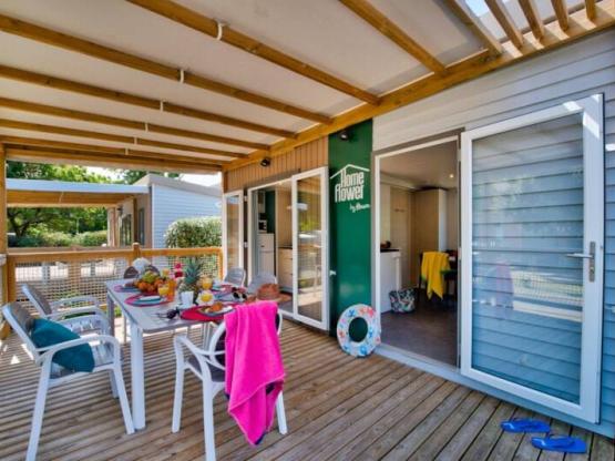 Homeflower PREMIUM 35m² (3 Schlafzimmer) + KLIMAANLAGE + halbüberdachte Terrasse + Spüllmachine + TV