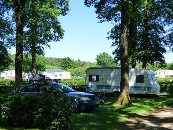 Stellplatz Confort (Zelt, Wohnwagen, Wohnmobil / 1 Auto / Strom 16A)