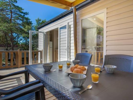 Mobilheim Raimu 28 m2 -klimatisiert- 2 Schlafzimmer - Terrasse 15m2