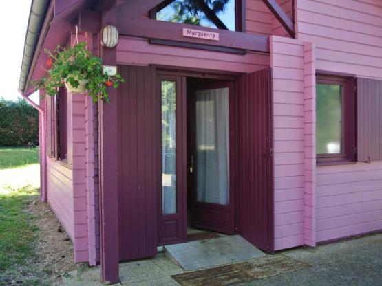 Traditionelles Blumen-Chalet, geeignet für Menschen mit eingeschränkter Mobilität