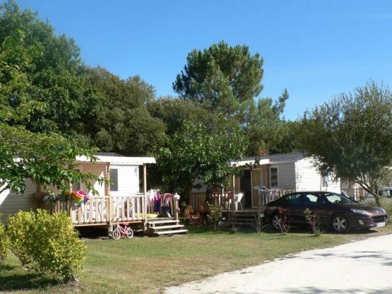 Stacaravan CONFORT+ 26m² - 2 slaapkamers + Half-schaduwrijk terras