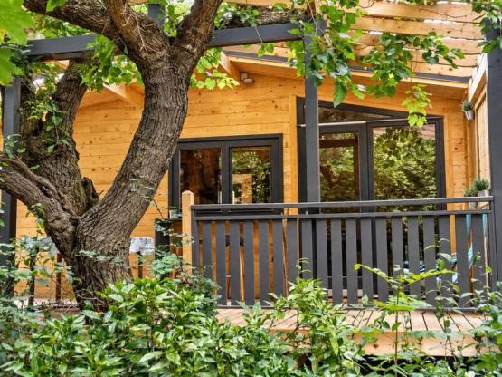 Komfortables, luxuriöses Holzchalet – klimatisiert