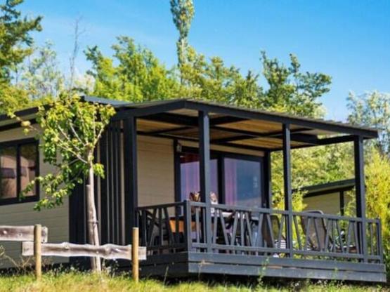 Chalet Confort "Nouméa" + CLIM _25m² -  (Typ 2) - 2 Zimmer +12m² überdachte Terrasse + TV