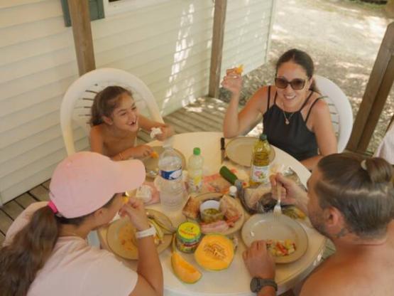 Mobilheim SUN 24m² - überdachte Terrasse - 2 Zimmer