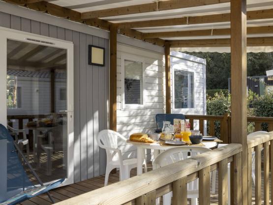 Mobilheim Confort 30m² - 2 Schlafzimmer + überdachte Terrasse + TV