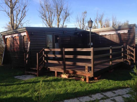 Hütte - 2 Schlafzimmer - Überdachte Terrasse oder Laube