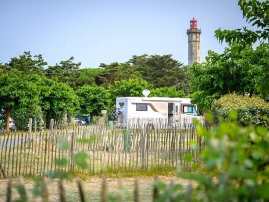 Stellplatz Confort + Wasserhahn + Strom inklusive (1 Wohnmobil/ 1Zelt+1 auto/ 1Wohnwagen+1auto)