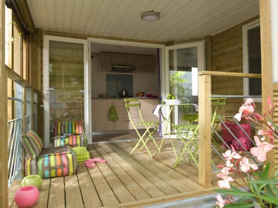 Mobilheim HIBISCUS 25m² (2 Zimmer) + Terrasse + Klimaanlage